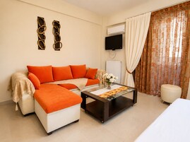 Duplex, Sea View | Living area | 32-inch flat-screen TV with digital channels, TV, toys