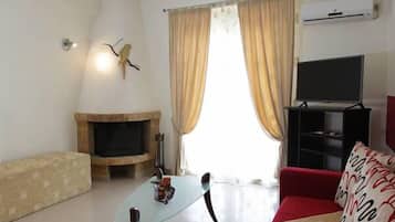 Duplex, Sea View | Living area | 32-inch flat-screen TV with digital channels, TV, toys