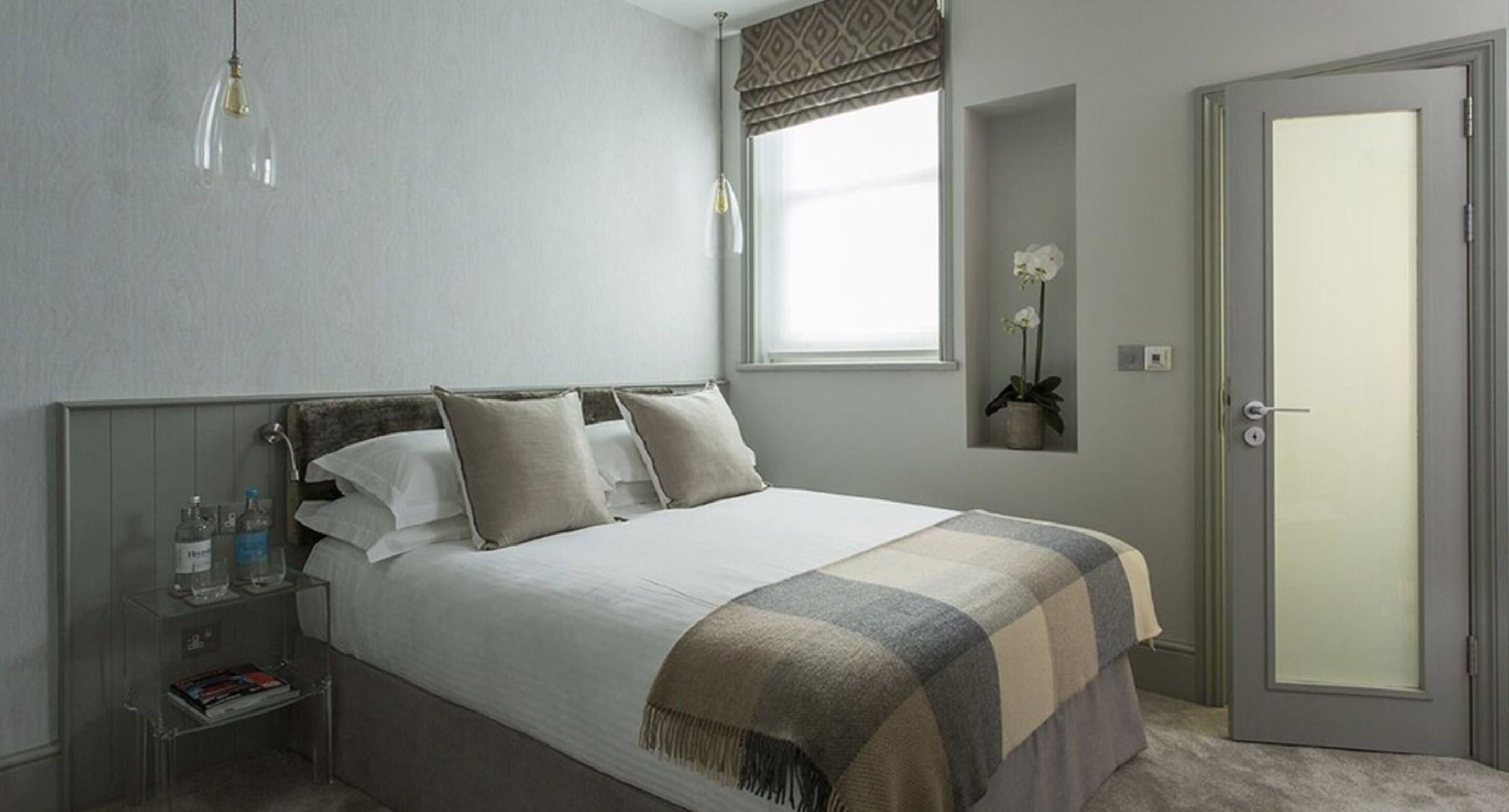 Premium bedding, desk, iron/ironing board, free WiFi