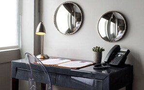 Phòng đôi Deluxe (St Botolph’s) | Trang thiết bị văn phòng tại phòng