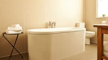 Suite | Deep-soaking bathtub