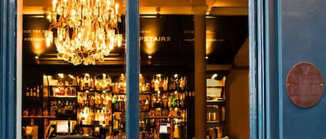 Bar (en el alojamiento)