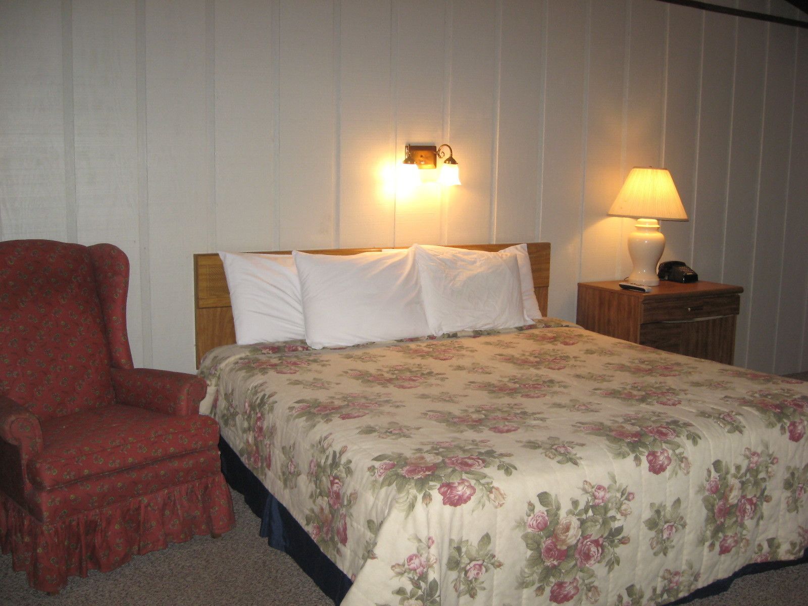 Individually decorated, desk, bed sheets
