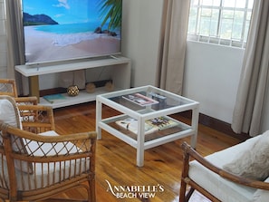 Smart TV 32 pollici con canali digitali, TV, libri