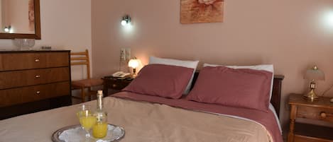 Desk, soundproofing, free cribs/infant beds, rollaway beds