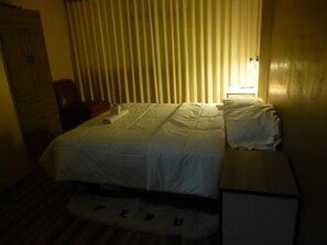 In-room safe, soundproofing, free WiFi