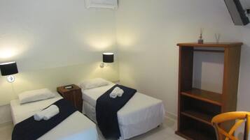 Frigobar, escrivaninha, espaço de trabalho para notebook