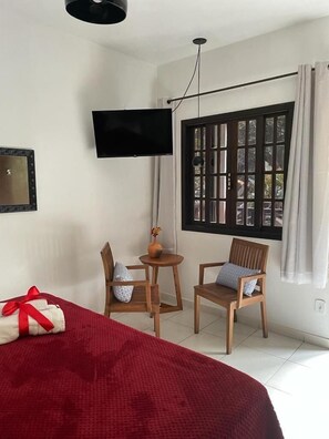 Minibar, desk, laptop workspace, free WiFi