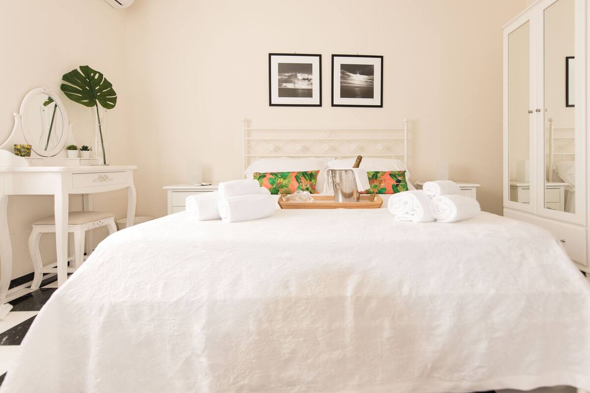 Habitación Deluxe, 1 habitación, hidromasaje, vista al jardín | 1 habitación, ropa de cama de alta calidad y edredón