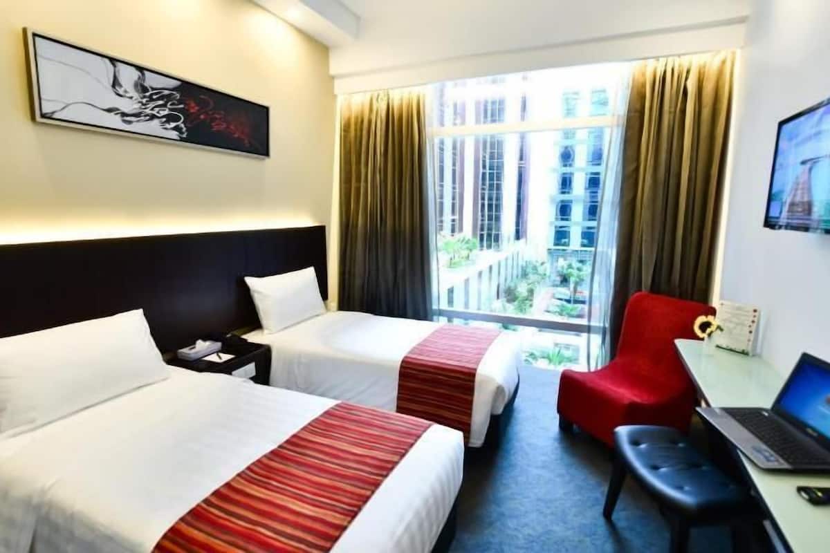 Safe på rommet, skrivebord, lydisolert og wi-fi (inkludert)