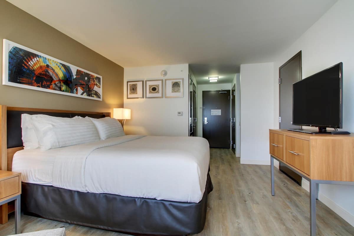 1 bedroom, in-room safe, desk, iron/ironing board