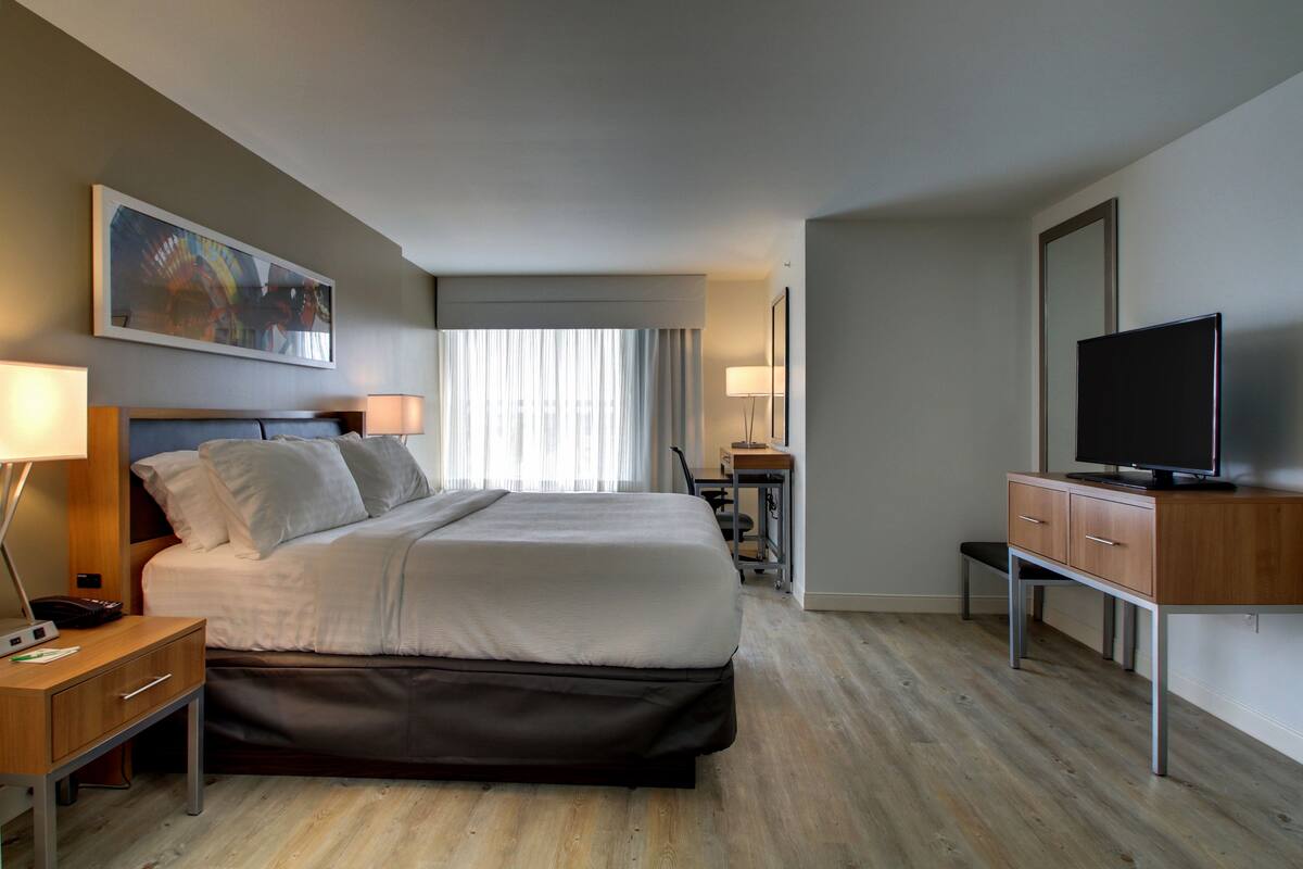 1 bedroom, in-room safe, desk, iron/ironing board