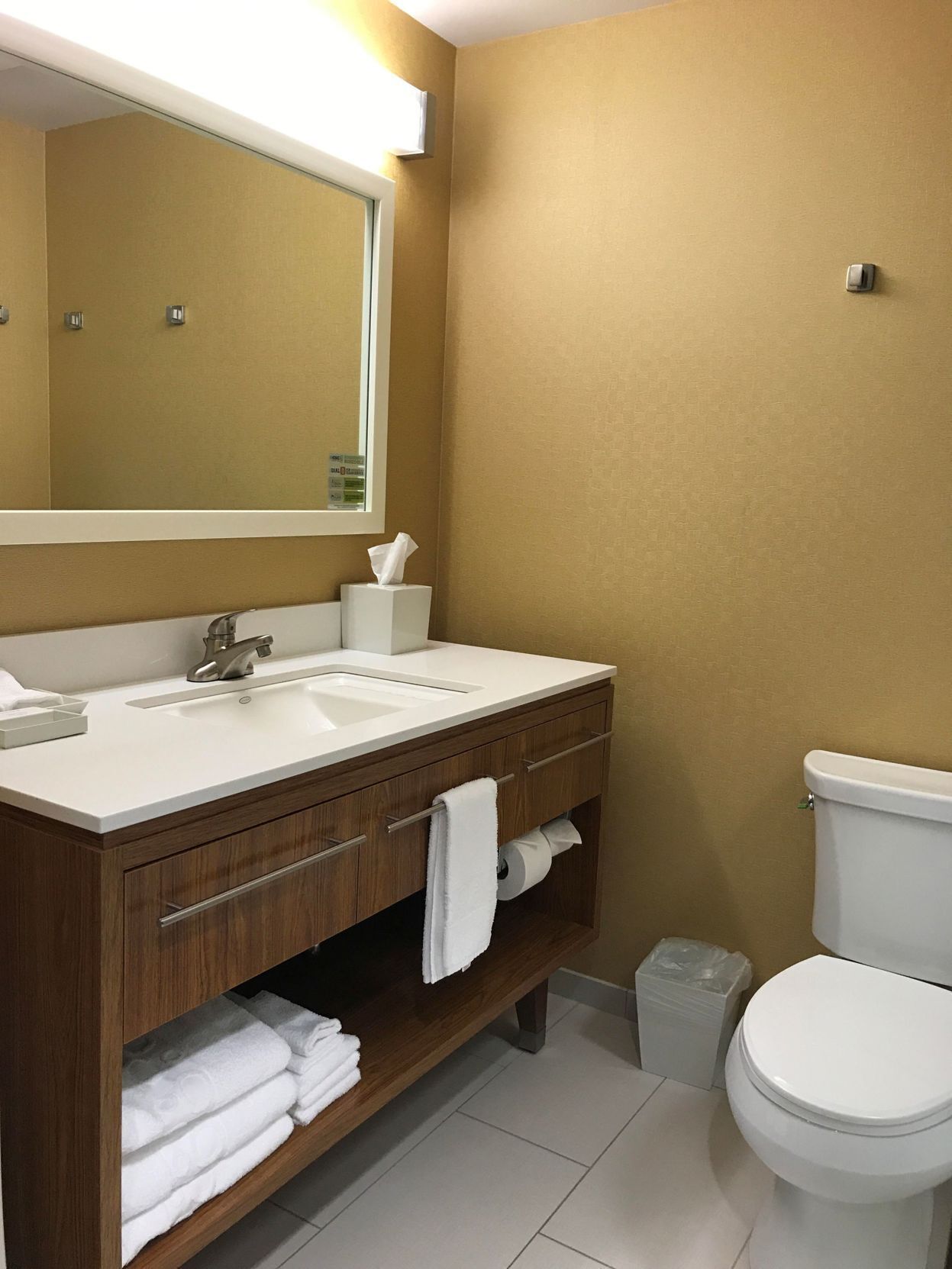 Baño | Regadera, amenidades de baño gratuitas, secadora de cabello, toallas 