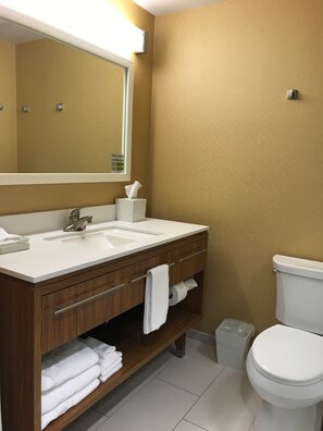 Doccia, set di cortesia gratuito, asciugacapelli, asciugamani