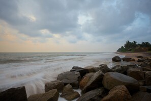 Beach nearby - Jetwing Thalahena Villa (Negombo)