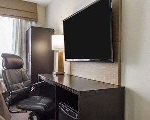 Caja de seguridad en la habitación y escritorio