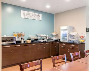 Free continental breakfast - Sleep Inn Coney Island (Brooklyn)