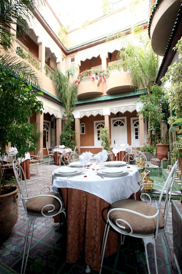 Breakfast, lunch, dinner served; Moroccan cuisine  - Riad L'Arabesque (Marrakech)