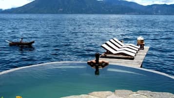 Kolam renang outdoor
