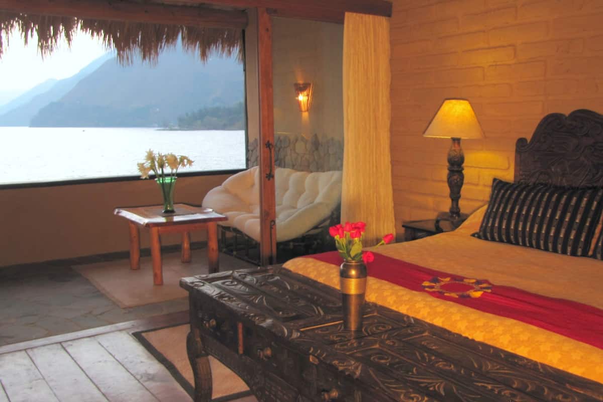 1 bedroom, premium bedding, in-room safe, free WiFi
