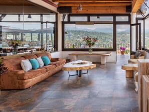 Breakfast, lunch, dinner served; Mexican cuisine - Hotel Santa Rosa (Valle de Bravo)