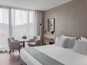 Dobbelt- eller tomannsrom – classic | Minibar, safe på rommet, skrivebord og lydisolert