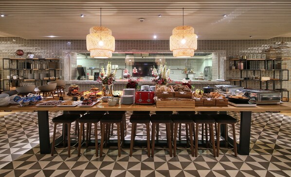 주중 뷔페 아침 식사(1인당 EUR 12.00)