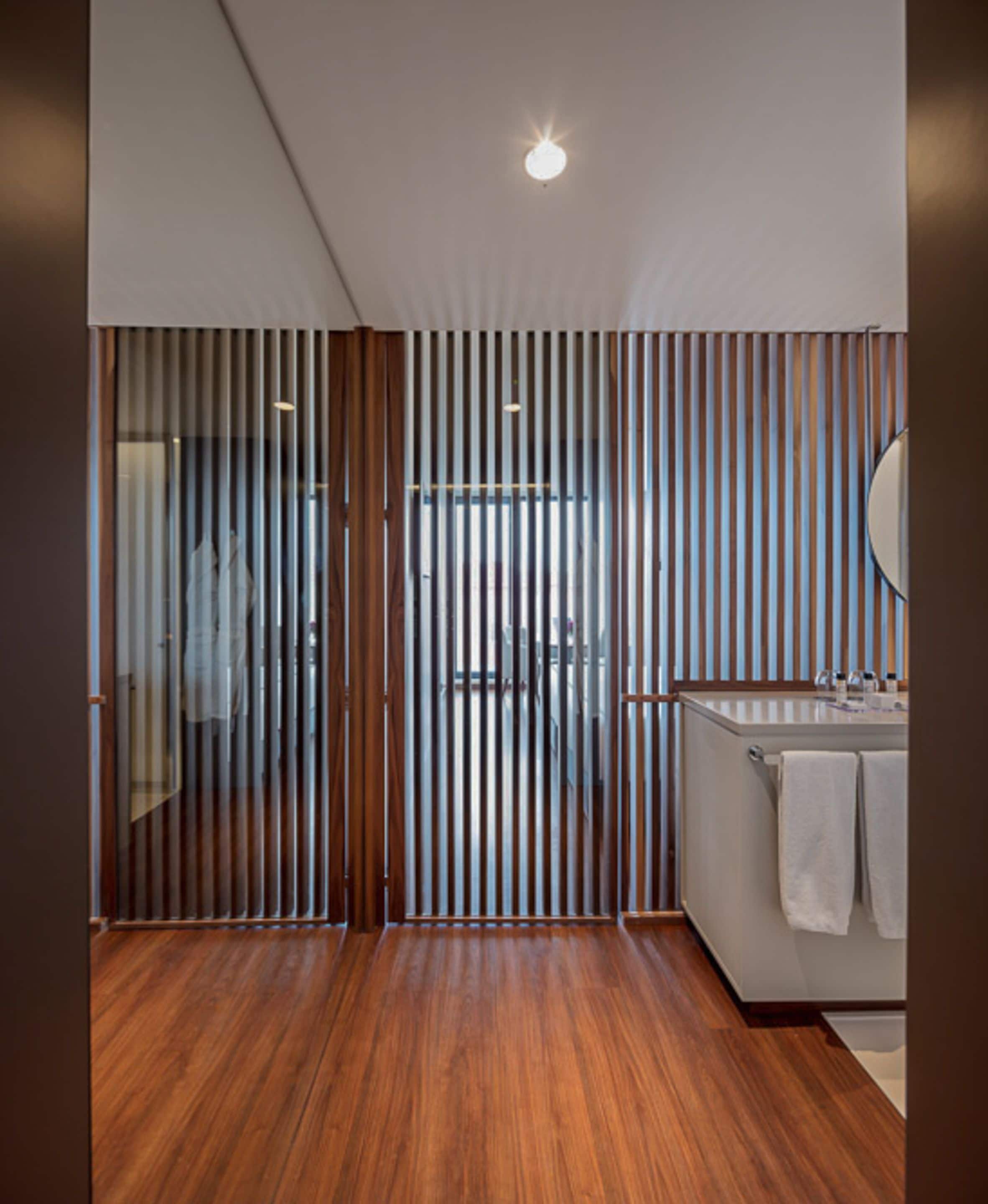 deluxe double or twin room, balcony | minibar, in-room safe, desk, soundproofing