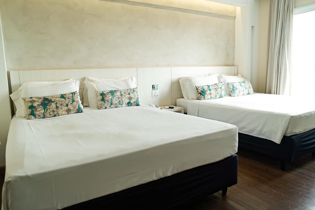 premier família (não pet friendly) - incluso acesso ao parque aquático hot beach olímpia | 1 bedroom, minibar, in-room safe, desk