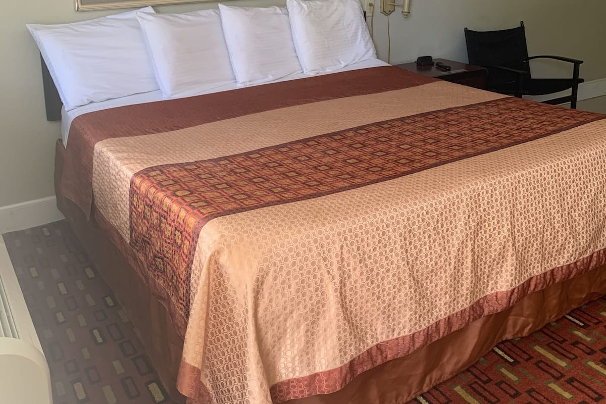 WiFi (free), bed sheets