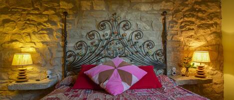 Rollaway beds, free WiFi, bed sheets