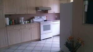 Unclassified image, 3 of 34, button - Eagle Close Executive Bed & Breakfast (Prince Rupert)