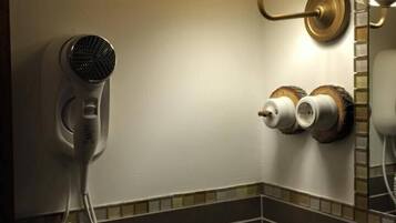 Shower, free toiletries, hair dryer