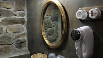 Shower, free toiletries, hair dryer