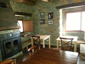 Free daily buffet breakfast  - Hostal de Montaña La Aldeya (Villablino)