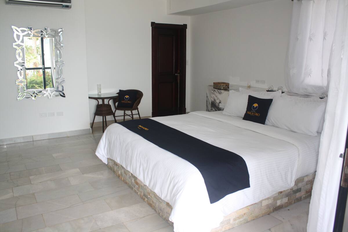 Cacique Room 1 King, Ocean View | In-room safe, iron/ironing board (on request), WiFi (free), bed sheets