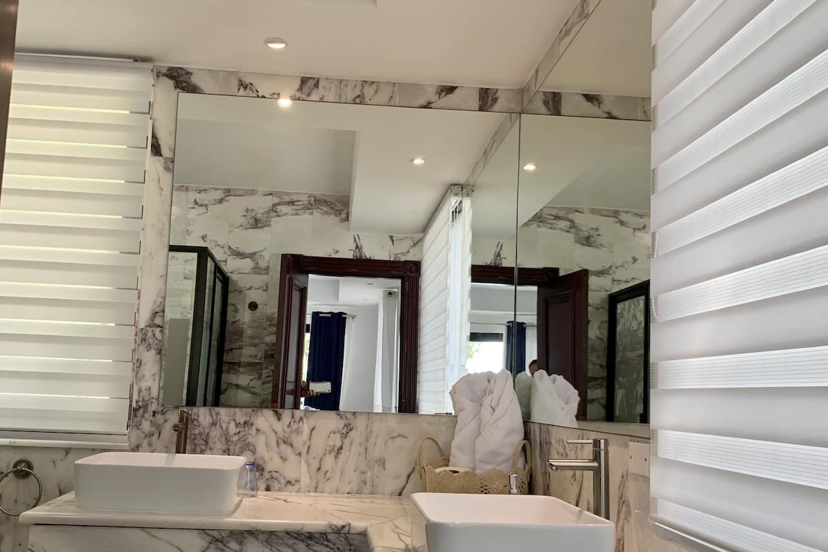 cacique room 1 king, ocean view | bathroom | shower, free toiletries, towels, soap