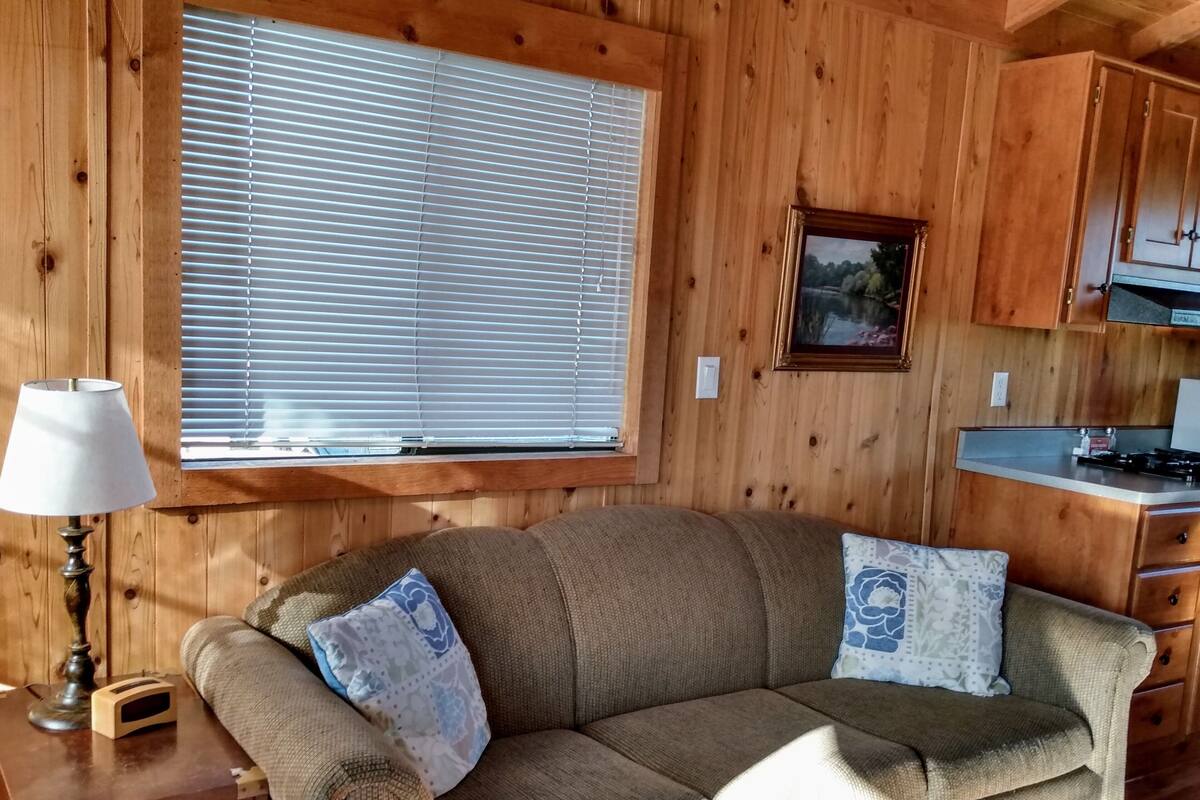 valley view cabin | wifi, bed sheets