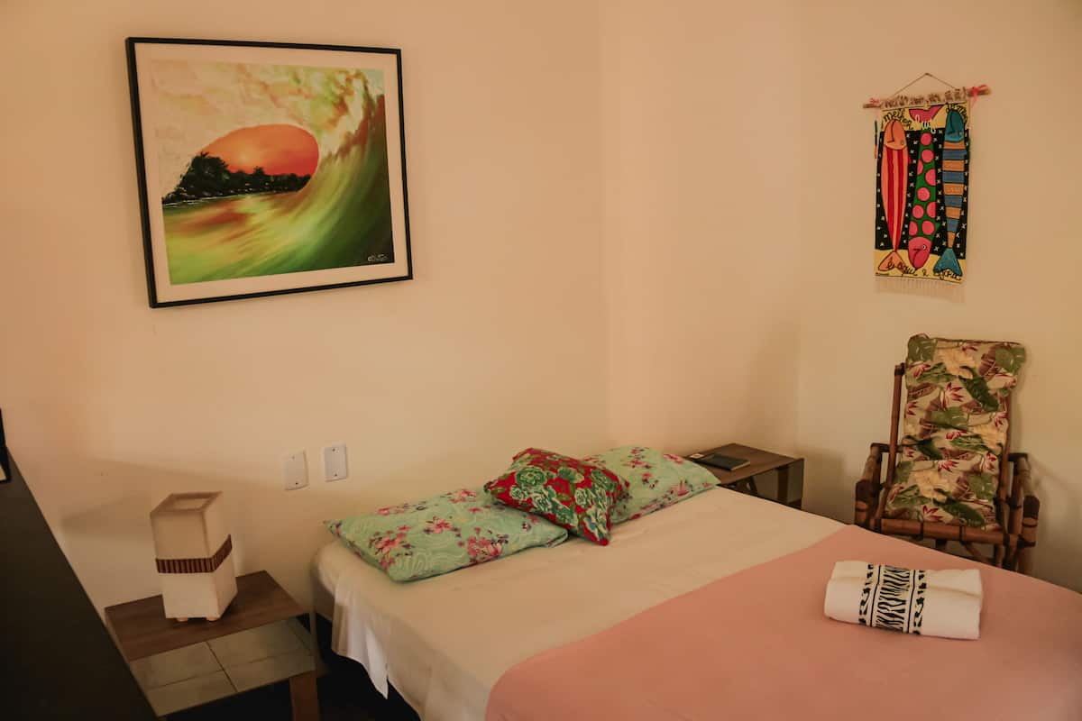 Habitación doble estándar | Minibar, decoración personalizada, muebles diferentes y escritorio