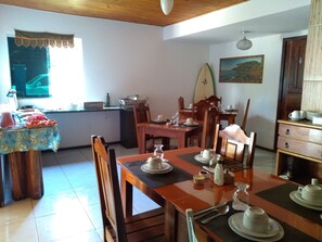 Petit déjeuner composé de spécialités régionales compris tous les jours