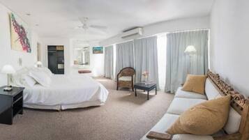 Caja de seguridad en la habitación, escritorio y insonorización