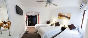 Executive-Dreibettzimmer | Zimmersafe, Schreibtisch, schallisolierte Zimmer, kostenloses WLAN