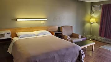 7 bedrooms, premium bedding, desk, iron/ironing board