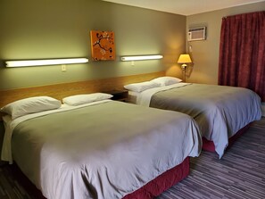 7 bedrooms, premium bedding, desk, iron/ironing board