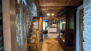 Apartamento, 2 quartos | Área de estar | TV de tela plana