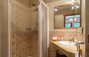 Free toiletries, hair dryer, towels, soap - La Pumarada de Limés (Cangas del Narcea)