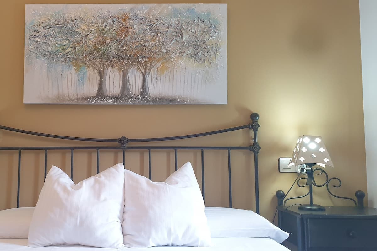 Comfort tweepersoonskamer | Luxe beddengoed, individueel gedecoreerd, individueel gemeubileerd