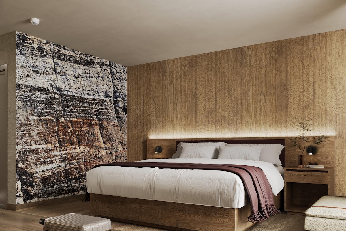 Standard Room, 1 King Bed, Non Smoking | Desk, laptop workspace, iron/ironing board (on request), WiFi (free)