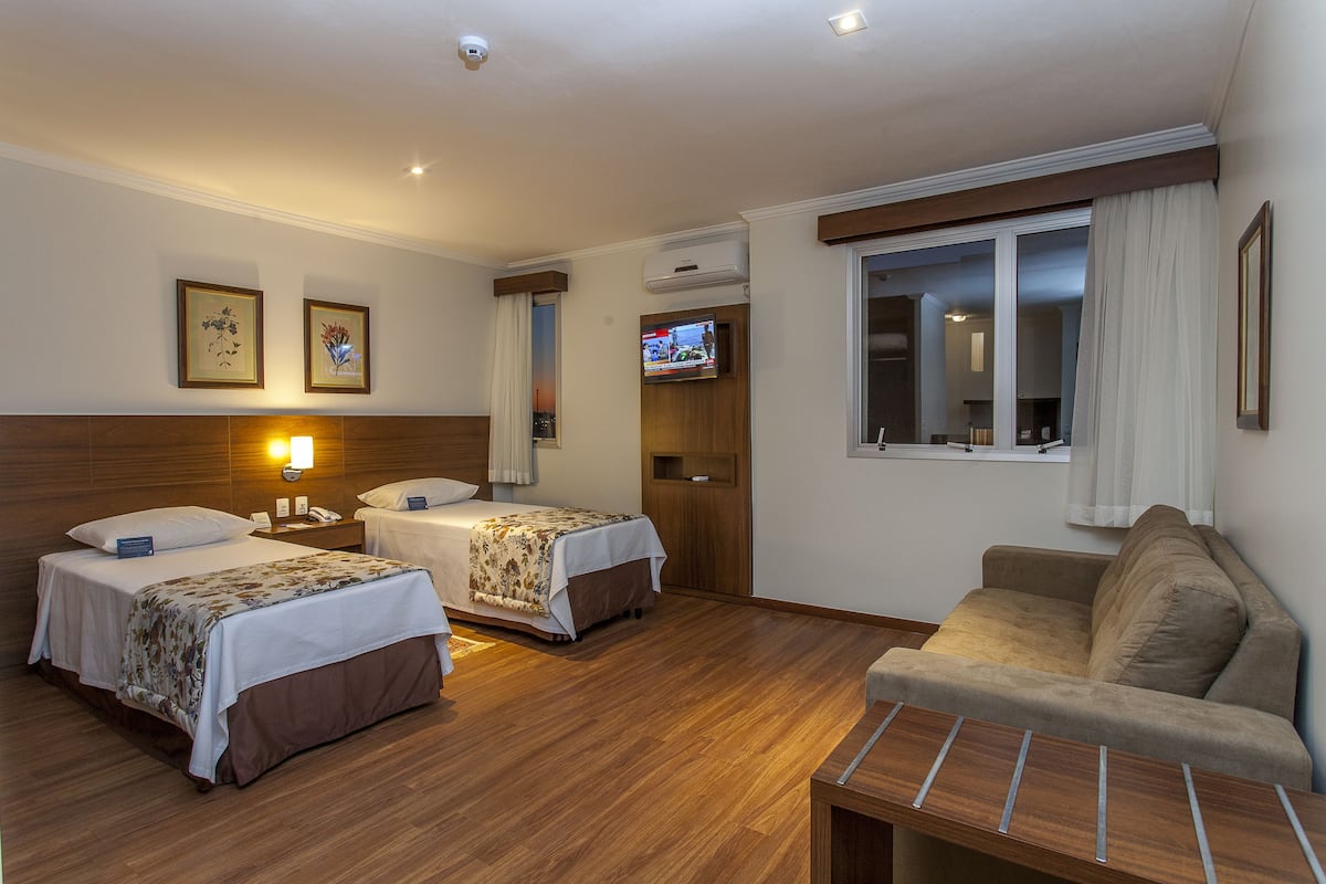 Standard Room, 2 Single Beds | In-room safe, desk, free WiFi, bed sheets