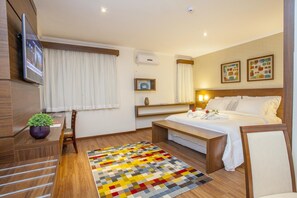 In-room safe, desk, free WiFi, bed sheets - São Carlos Marklin Suítes (São Carlos)